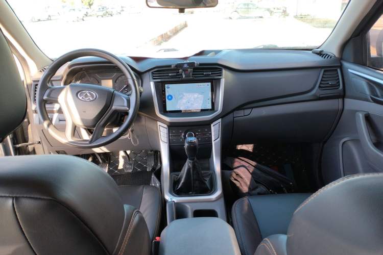 Used SAIC MAXUS T60 2017 2.8T Diesel Manual Two-Wheel Drive Low-Profile Comfort Version Long Wheelbase China V Emission Standard
