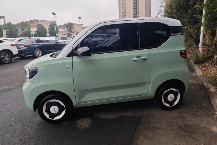 Used Wuling Hongguang MINIEV 2021 Macaron Sandwich Model 120 km Lithium NMC
