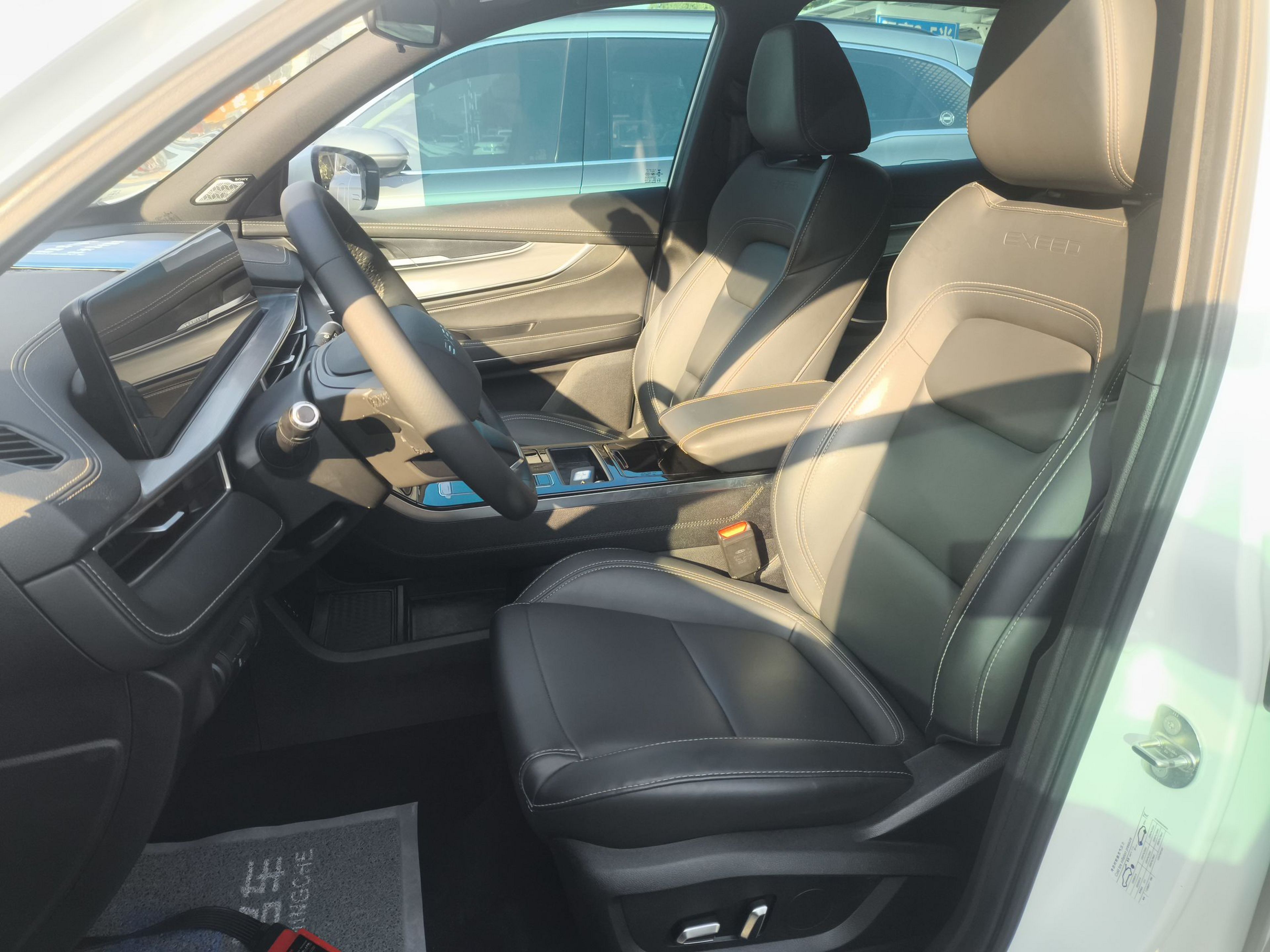 Переднее сиденье в автомобиле