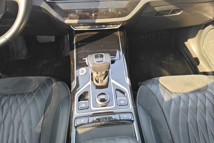 Used Hongqi HS5 2022 Revised Version 2.0T Smart Connect Flagship Edition
