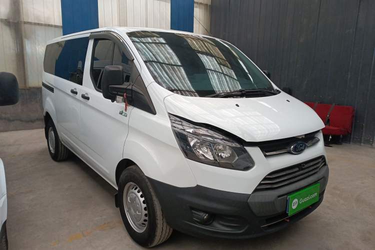 Used Ford Transit 2020 2.0T Diesel Multi-Function Commercial Vehicle Mid-Chassis Low-Roof Design with Dual Rear Doors Meeting China VI Emission Standards
