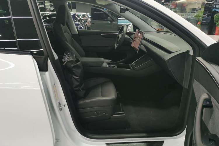 Used Tesla Model Y 2025 Rear-Wheel Drive First Edition