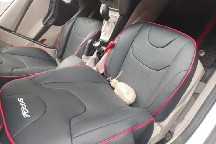 Used Ford Focus 2012 Sedan 1.6L Automatic Fashion Edition
