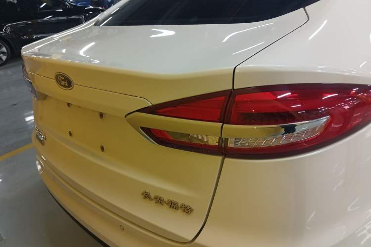 Used Ford Mondeo New Energy 2018 2.0 PHEV Smart-Controlled Fashion Edition China VI Standard