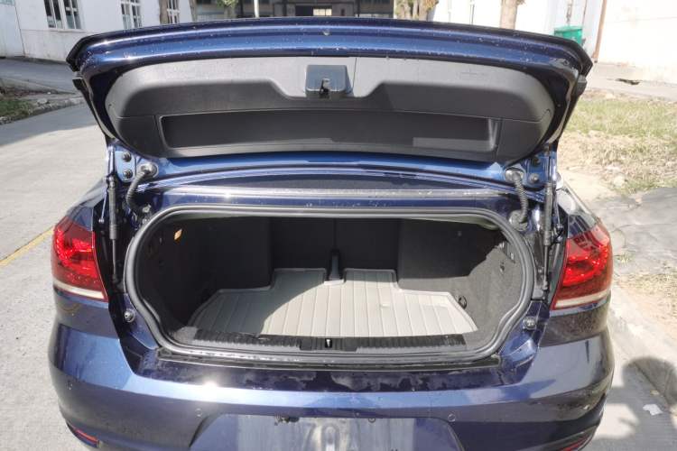 Used Volkswagen Golf 2012 1.4TSI Luxury Convertible Edition
