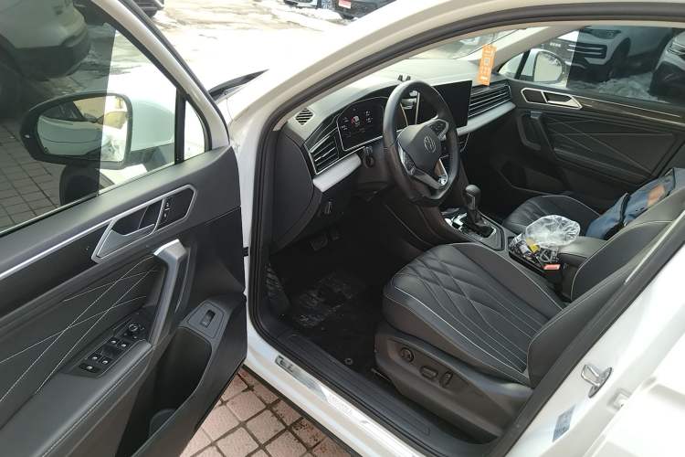 Used Volkswagen Tiguan L 2024 300TSI Automatic Two-Wheel Drive Smart Edition
