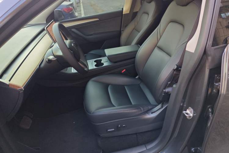 Used Tesla Model Y 2021 Long-Range All-Wheel-Drive Version 3D7