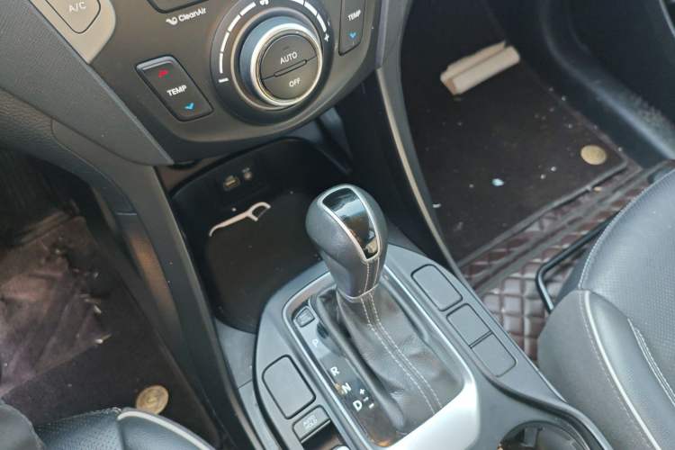 Used Hyundai Santa Fe 2017 2.0T Automatic Two-Wheel Drive Smart Version 7 Seats