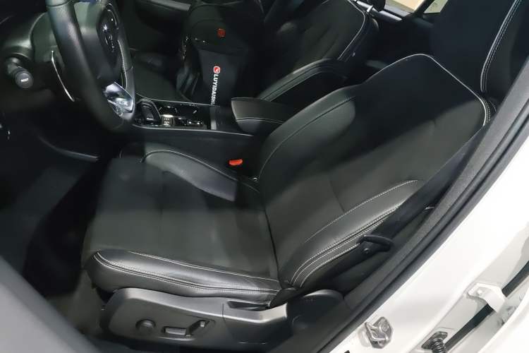 Used Volvo XC40 2019 T5 4x4 Sport Sunset Crystal White