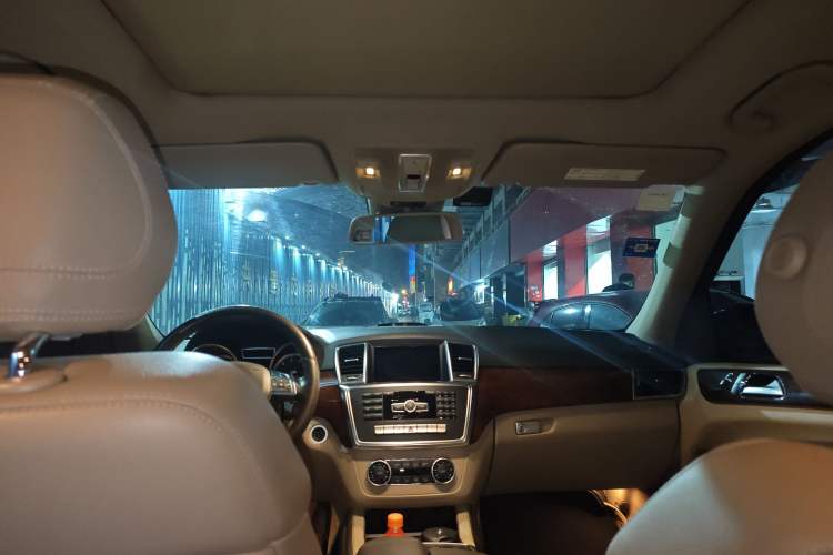 Used Mercedes-Benz M-Class 2014 ML 400 4MATIC Dynamic Model