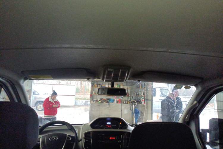 Used SAIC MAXUS Xintu V80 2023 2.0T Manual Classic Aoyuntong Short Wheelbase Ultra-Low Roof 5/6-Seater
