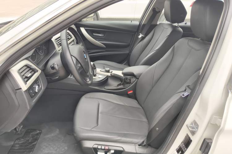 Used BMW 3 Series 2016 320Li Ambition Model
