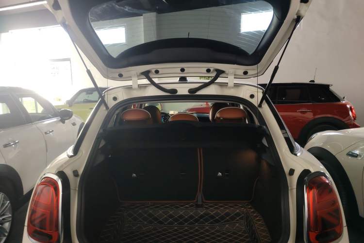 Used  MINI 2022 Updated 1.5T COOPER Artist Five-Door Edition
