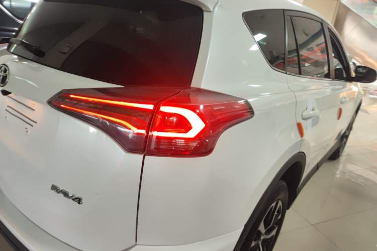 Used Toyota RAV4 2016 2.0L CVT Two-Wheel Drive Urban Edition China V Standard
