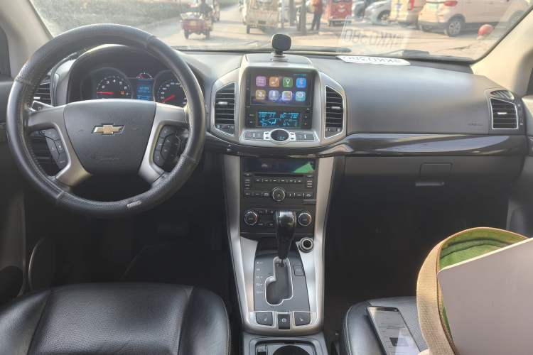 Used Chevrolet Captiva 2015 2.4L 4x4 Flagship Edition 7-Seater
