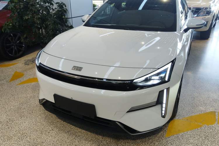 Used  L6 2023 60km PLUS
