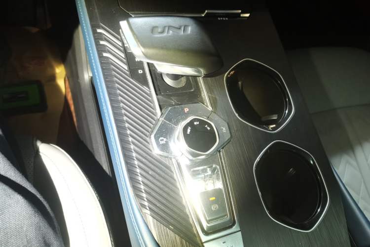 Used Changan UNI-K iDD 2022 Blue Whale iDD 130km 1.5T Prestige Model
