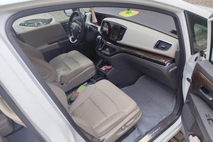 Used Honda Odyssey 2015 2.4L Supreme Edition
