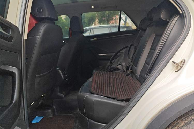 Used Volkswagen T-ROC 2018 280TSI DSG Two-Wheel-Drive Comfort Version China V Standard
