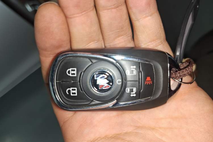 Used Buick GL8 2022 ES Landtrek 653T Luxury Edition
