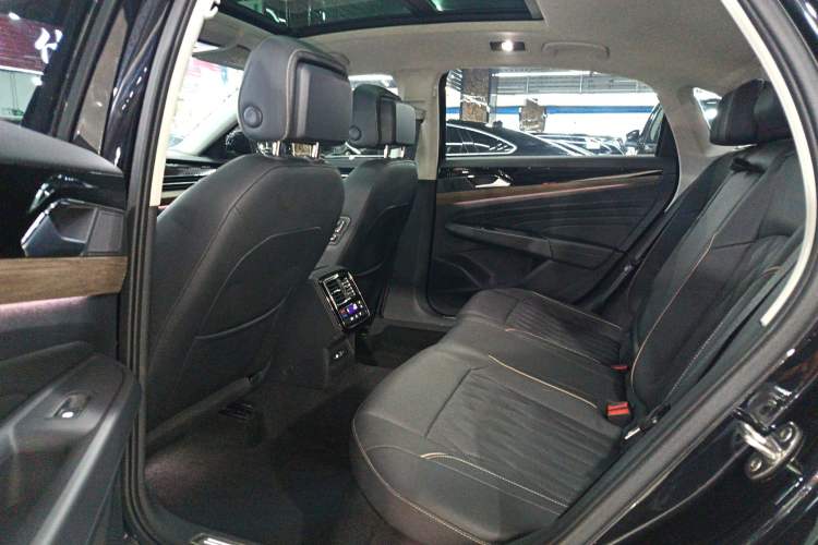 Used Volkswagen Passat 2020 Revised Version 330TSI Luxury Edition China VI Standard
