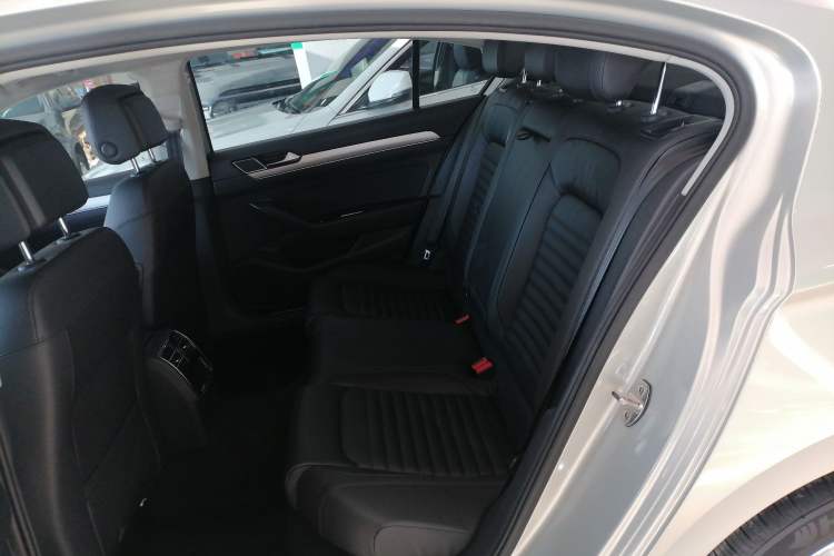 Used Volkswagen Magotan 2017 330TSI DSG Leading Model
