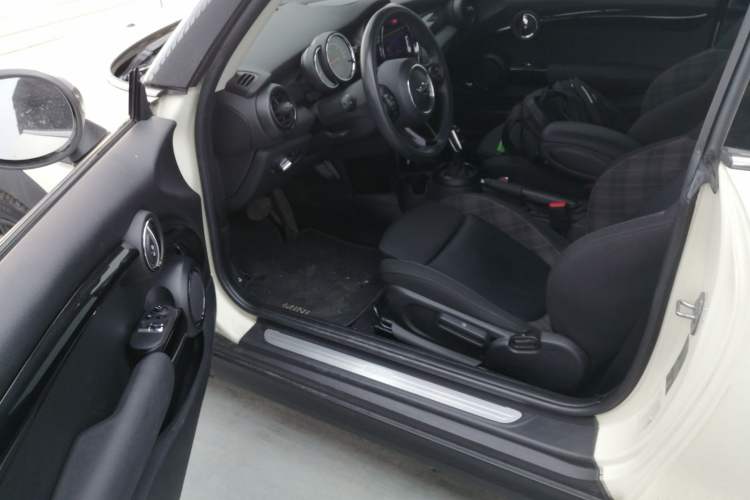 Used  MINI 2018 1.5T COOPER Classic Edition
