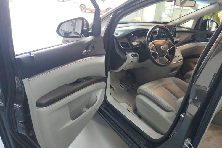 Used Buick GL8 2021 Land Cruiser Executive Class 652T Luxury Model
