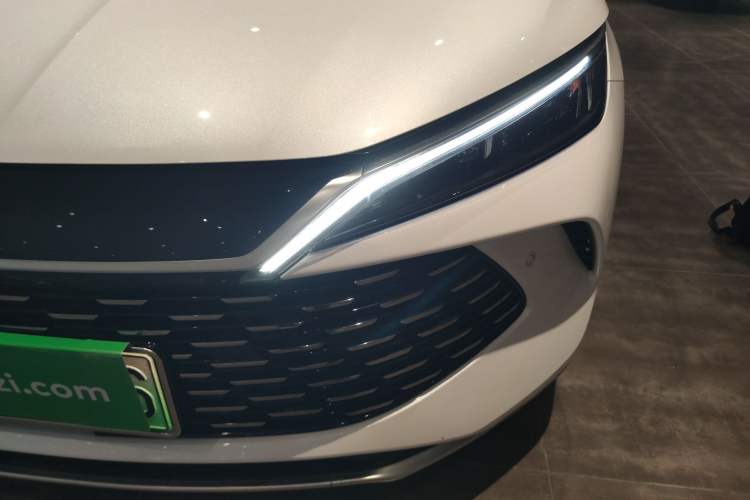 Used BYD Qin L 2025 DM-i Smart Drive 80KM Leading Model