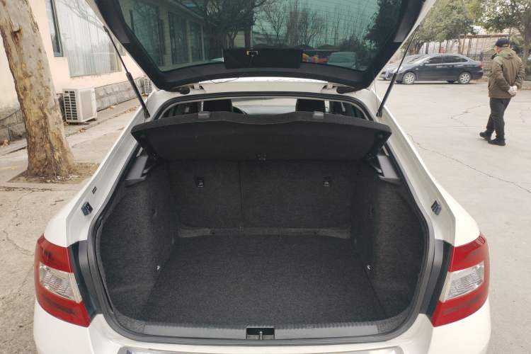 Used Skoda Octavia 2016 1.6L Automatic Chuanxing Edition
