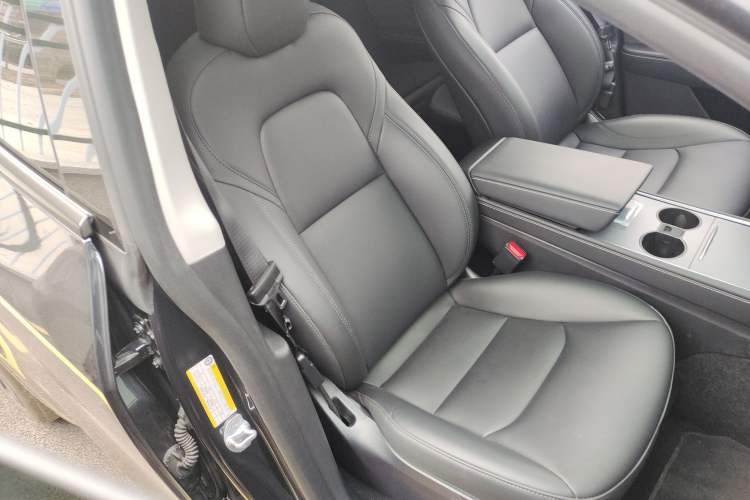 Used Tesla Model Y 2024 Rear-Wheel-Drive Version
