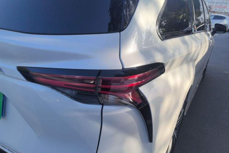 Used Toyota Granvia 2023 2.5L Hybrid Flagship VIP Edition
