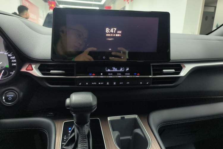 Used Toyota Granvia 2024 2.5L Hybrid Comfort Edition