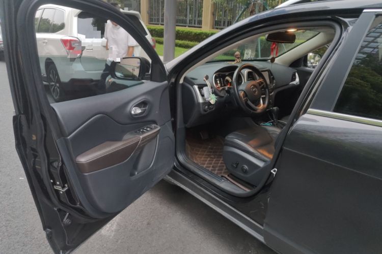 Used  Cherokee 2016 2.4L Leading Edition
