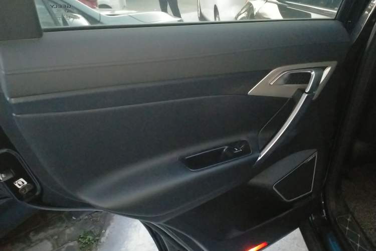 Used Geely Auto Emgrand X7 Sport 2018 1.8TD Automatic Two-Wheel Drive Smart Connect 4G Internet Edition
