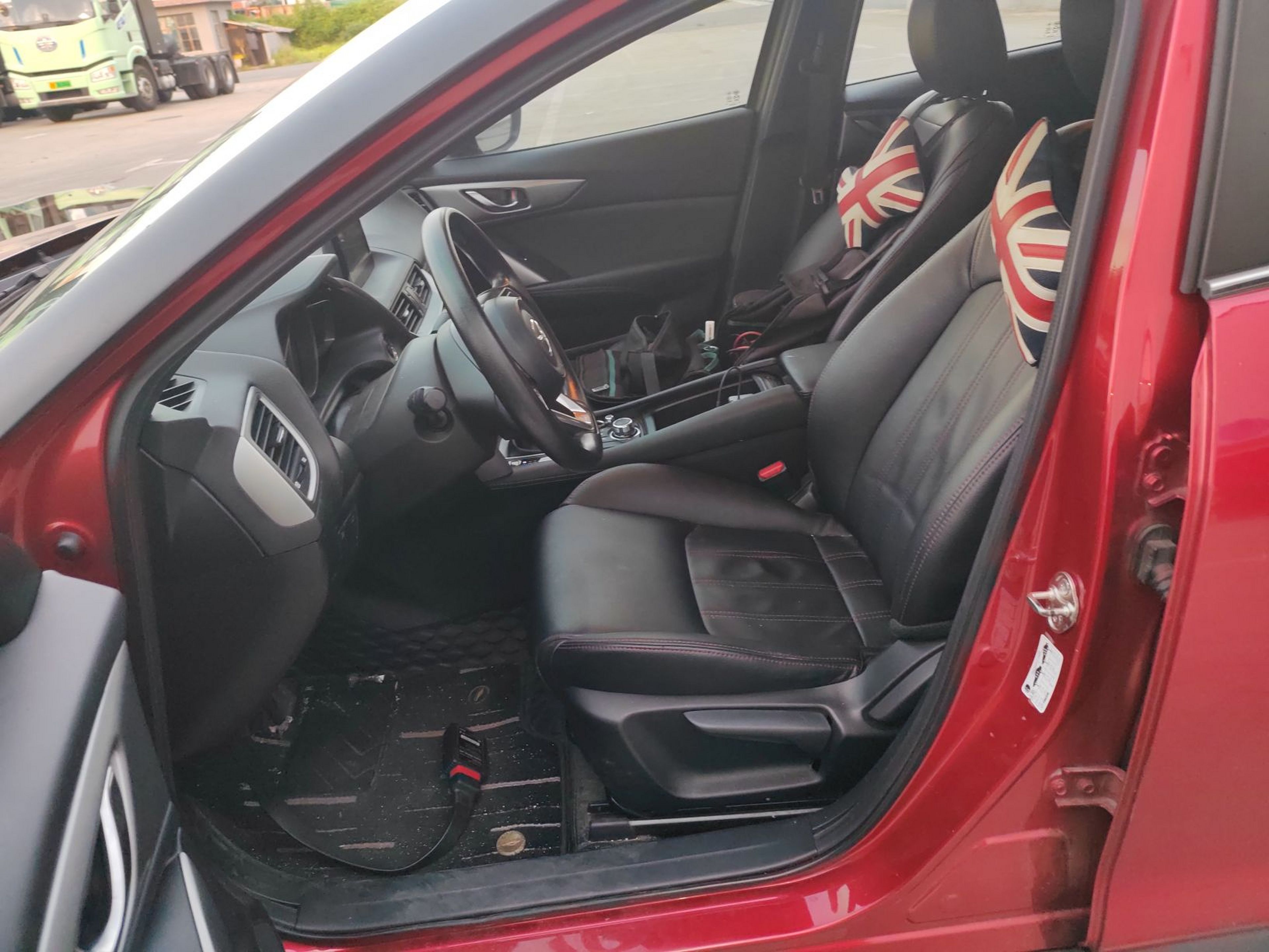 المقاعد الأمامية داخل السيارة