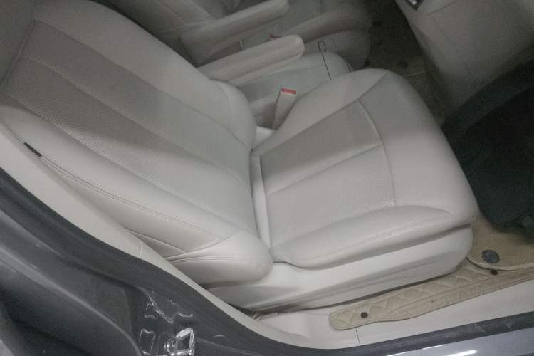 Used Buick GL8 2022 Land Cruiser Executive Class 652T Comfort Model
