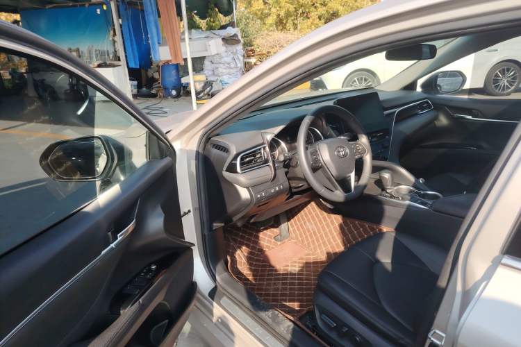 Used Toyota Camry 2021 2.0G Luxury Edition
