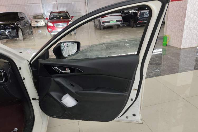 Used Mazda Mazda 3 Axela 2016 Sedan 1.5L Manual Comfort Model
