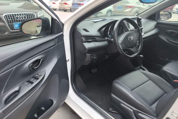 Used Toyota YARiS L 2016 Revised 1.5E CVT Charming Edition