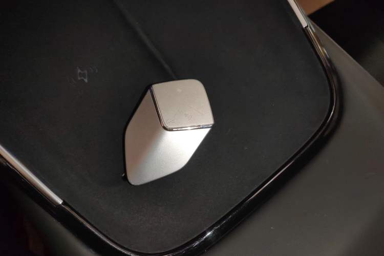 Used  SL03 2023 200Max Range-Extended Version
