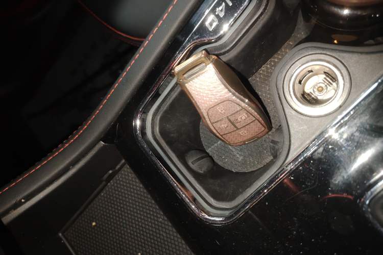 Used  BJ40 2020 2.0T Automatic Four-Wheel Drive Urban Hunter Edition Chivalrous Type
