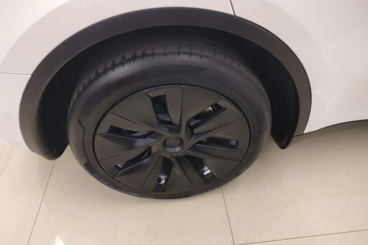 Used Tesla Model Y 2022 Long-Range All-Wheel-Drive Version