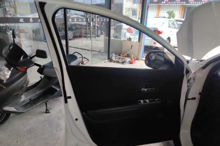 Used Honda Vezel 2015 1.5L CVT two-wheel drive Comfort trim
