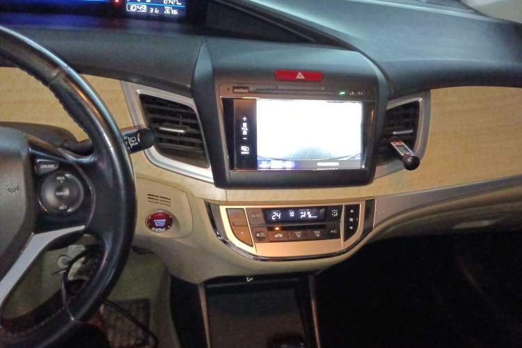 Used Honda Jade 2013 1.8L CVT Luxury Edition 5 seats
