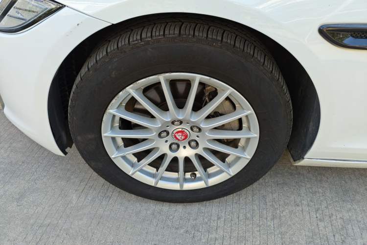 Used Jaguar XF 2016 XF 2.0T Two-Wheel-Drive Luxury Edition
