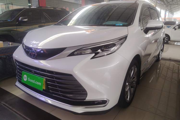 Used Toyota Sienna 2023 2.5L Hybrid Deluxe Edition