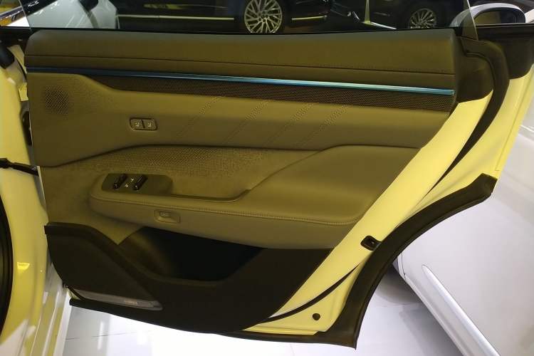 Used Zeekr 001 2024 WE Edition 100 kWh Rear-Drive
