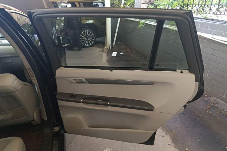 Used Mercedes-Benz R-Class 2014 R 320 4MATIC Business Model