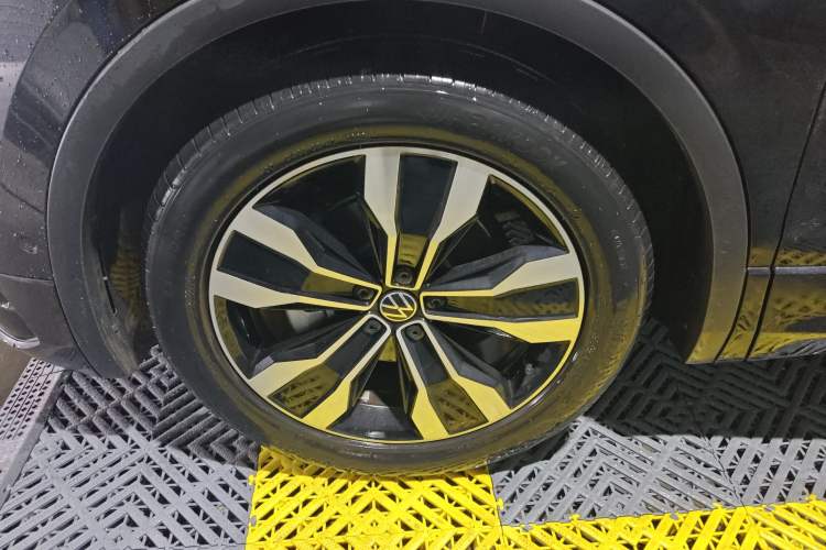 Used Volkswagen Tiguan L 2024 330TSI Automatic Two-Wheel Drive R-Line Enhanced Edition
